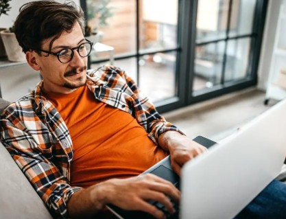 How to Manage Your Time and Avoid Burnout While Working Remotely